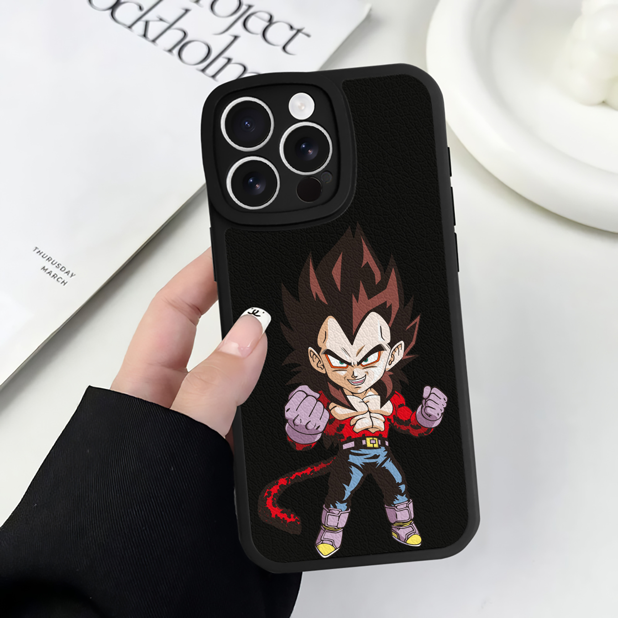 （画像用） ドラゴンボール ベジータ四世（Bejīta Yonsei）DRAGON BALL Vegeta IV 【iPhone 16シリーズ対応】シリコンスマホケース（レザー調） 材質：シリコン